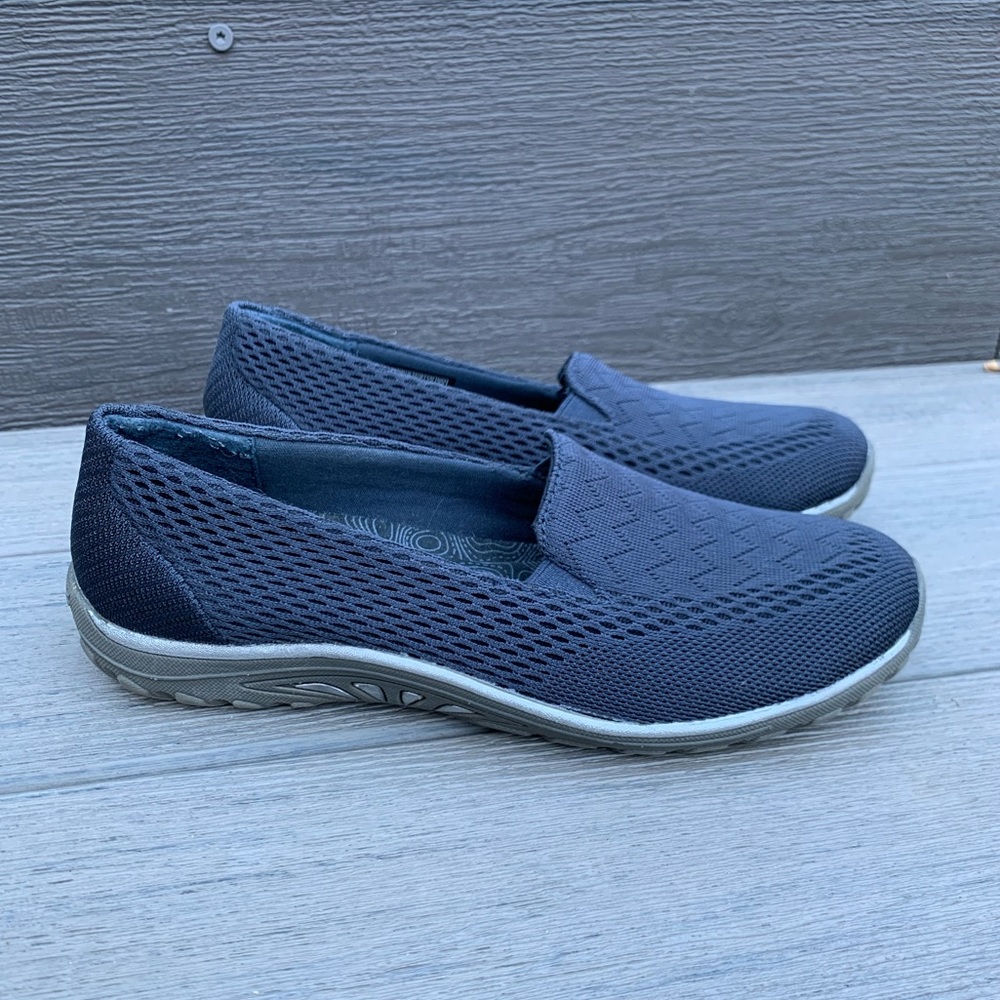 Skechers Women’s Relaxed Fit Casual Sneakers, Size 6